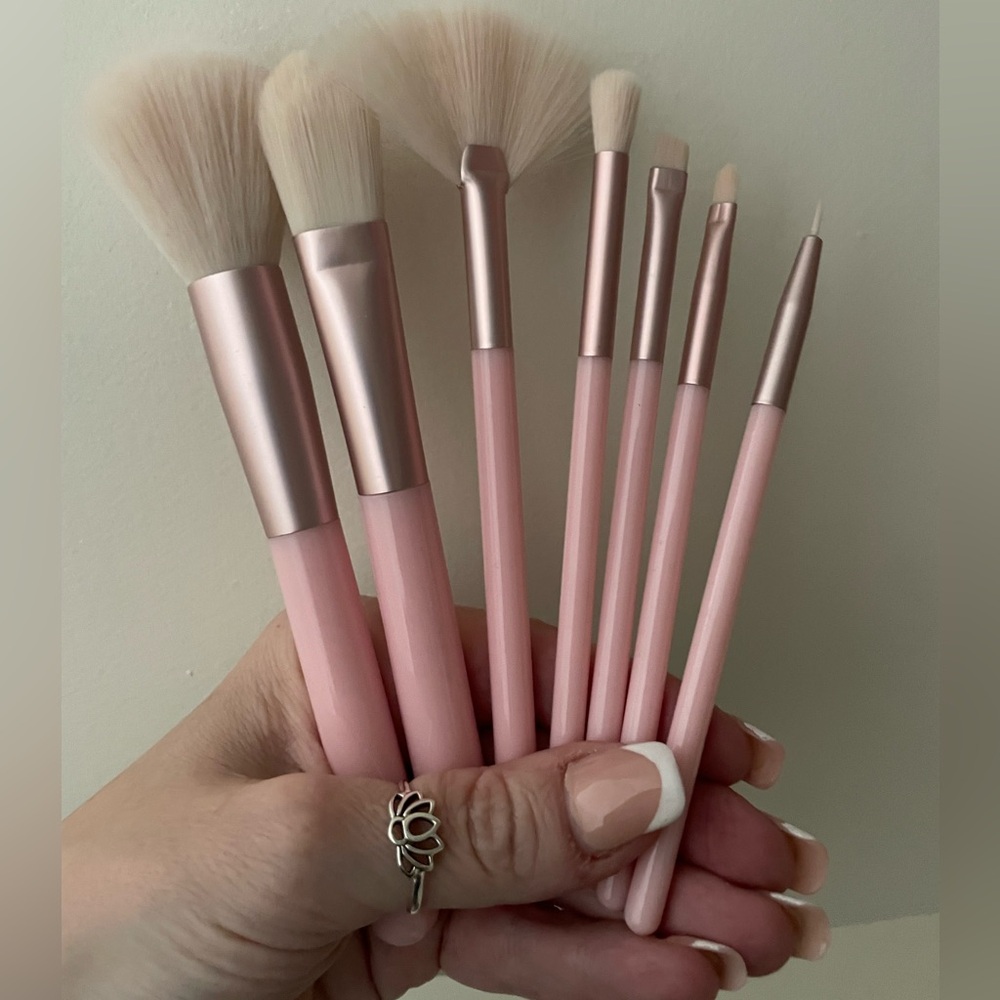 New Makeup Brush Set (7 Total)